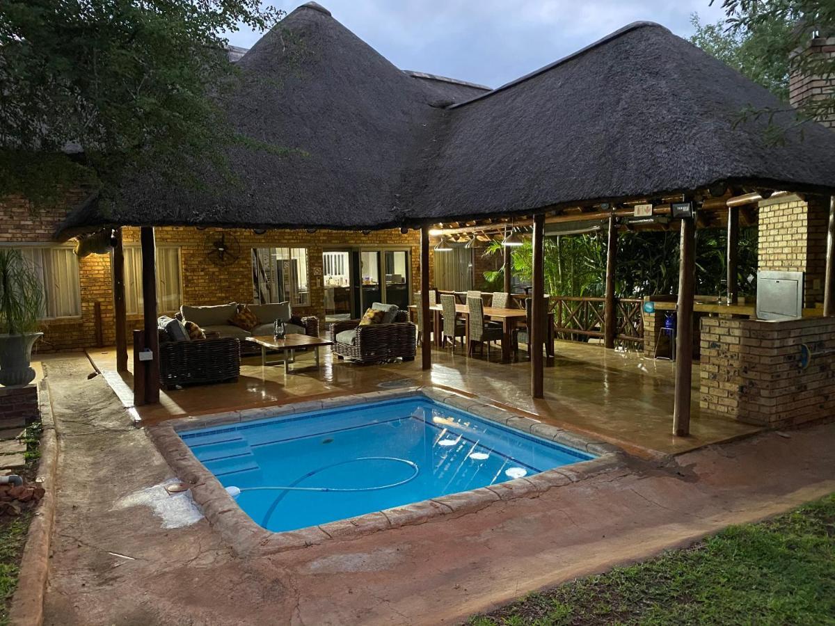 Genet House Holiday Home Marloth Park Eksteriør billede